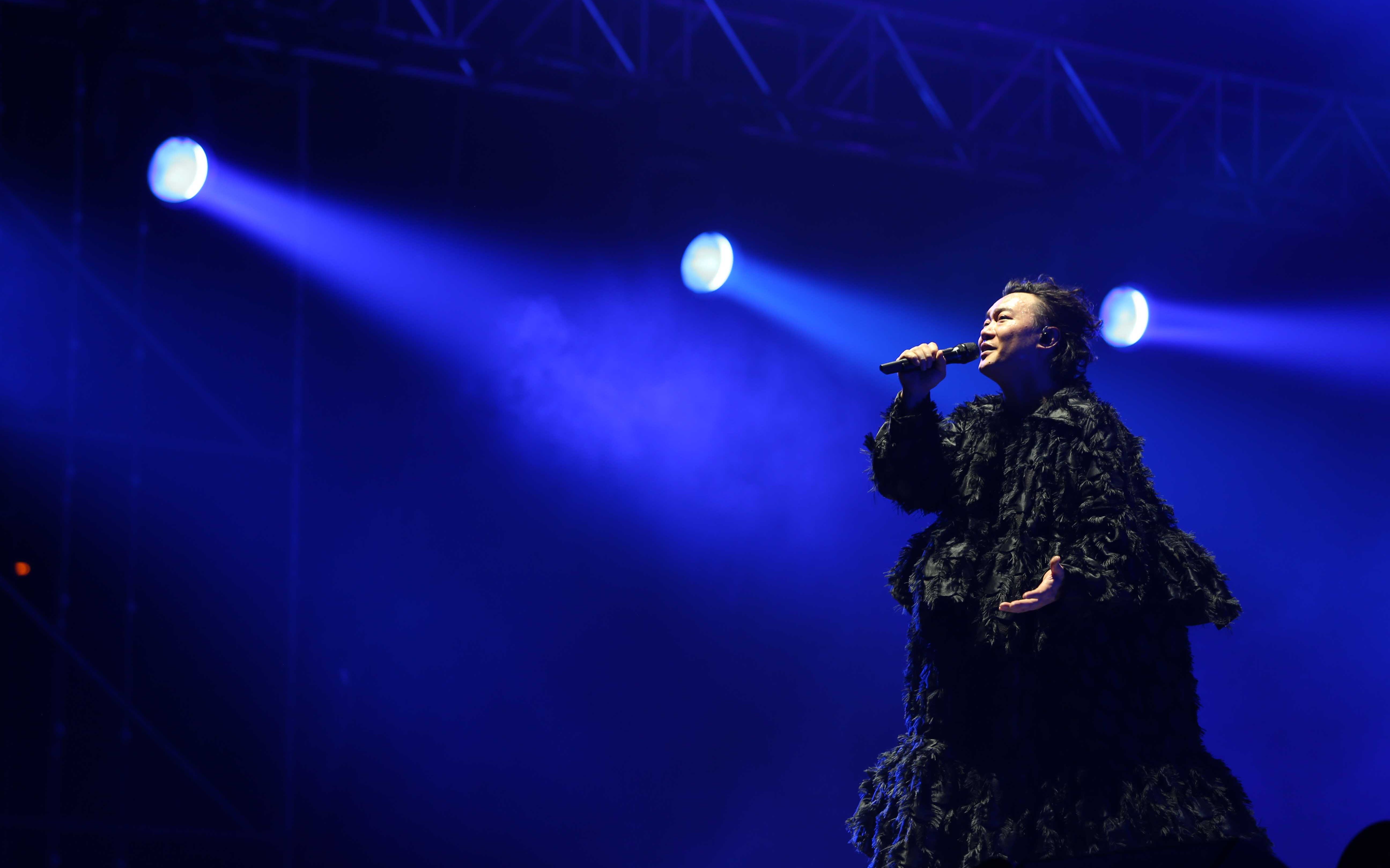 等-陈奕迅 演唱会翻唱丹尼仔歌曲,3d环绕音效,eason在你耳边深情演唱