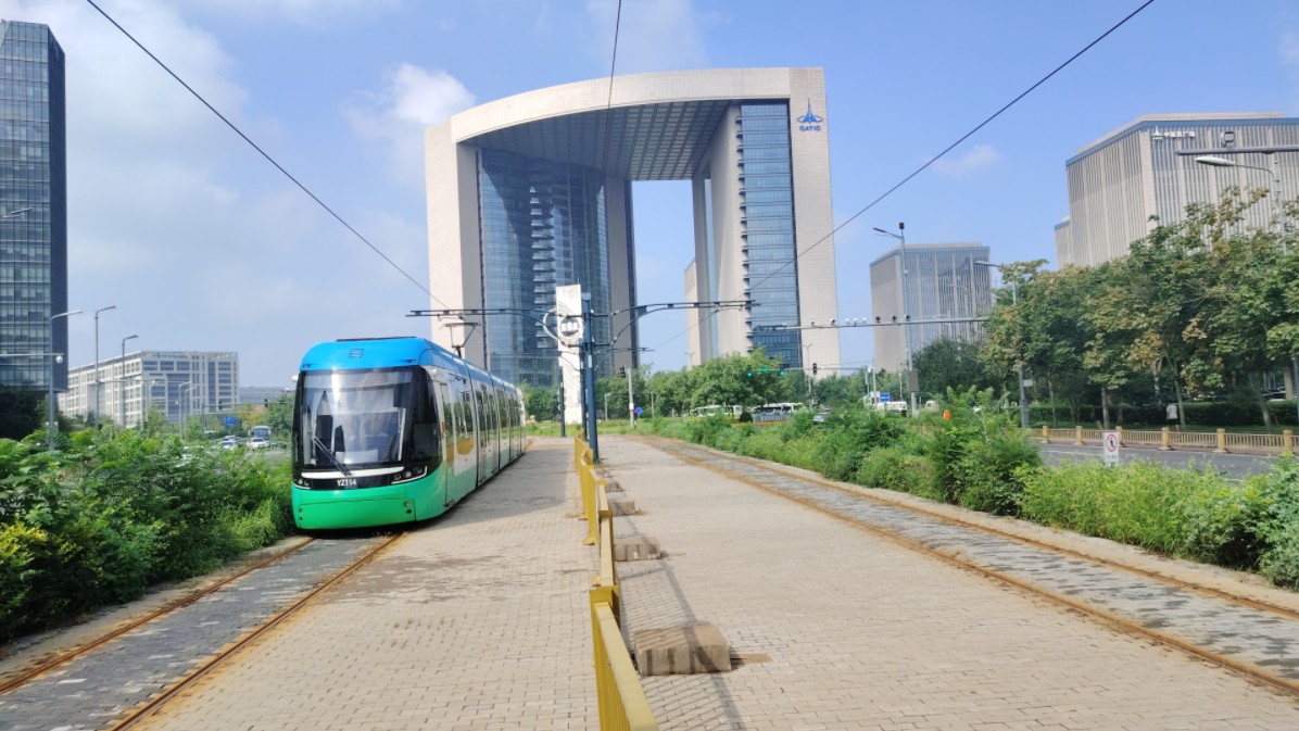 亦庄t1线荣昌东街站yz103出站,yz114进站