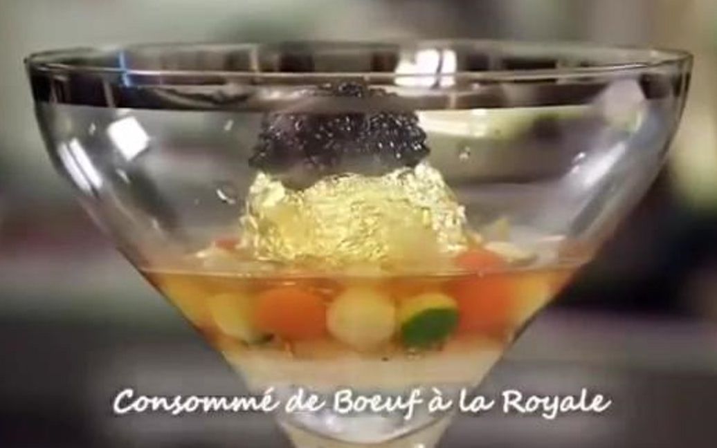 [图]【英语中字】Michel Roux Jr：皇牛清汤-Consommé de Boeuf à la Royale