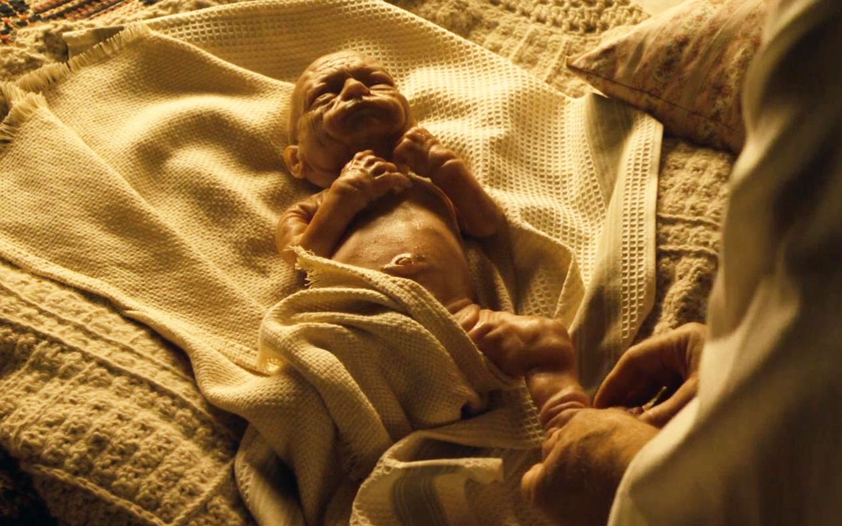 深度解读电影《返老还童》,出生就是个小老头,却越活变得越年轻