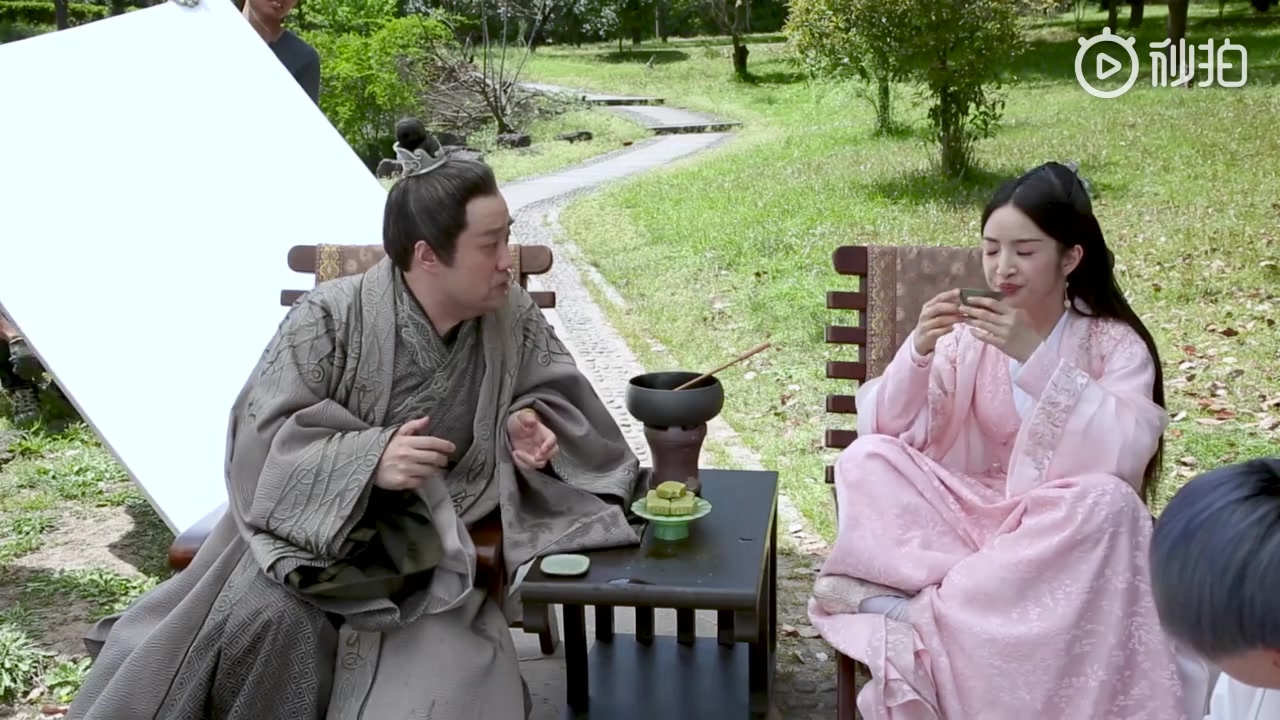 林依晨20190202小女花不弃拍摄花絮朱府爷孙日常