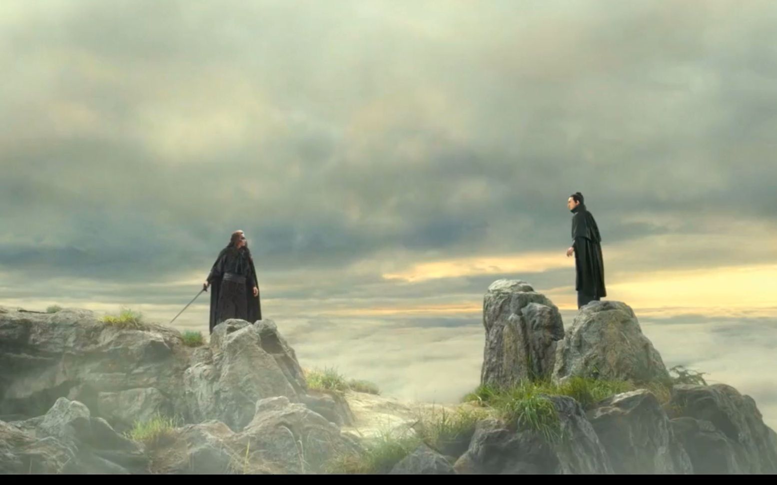 武侠高手对决剑法动作行云流水