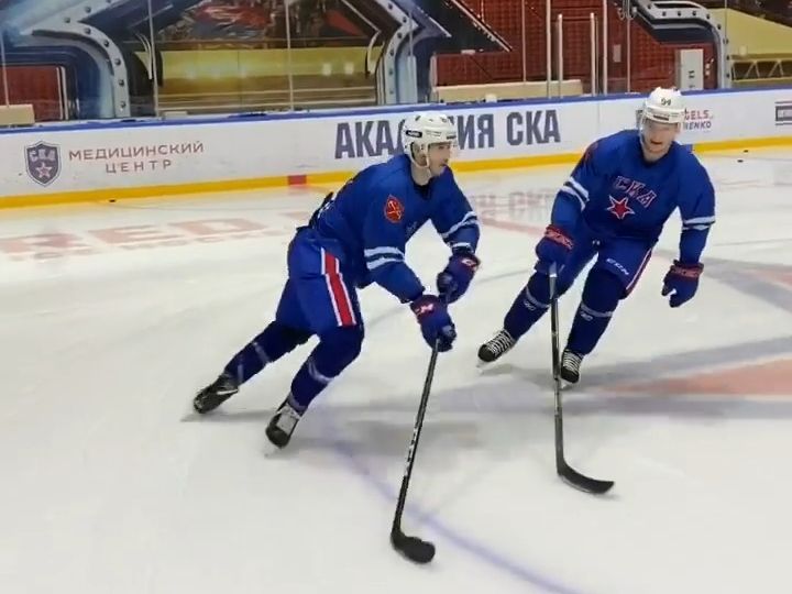 【danielbochner】冰球队员莫霍克步护球练习 - 20200427