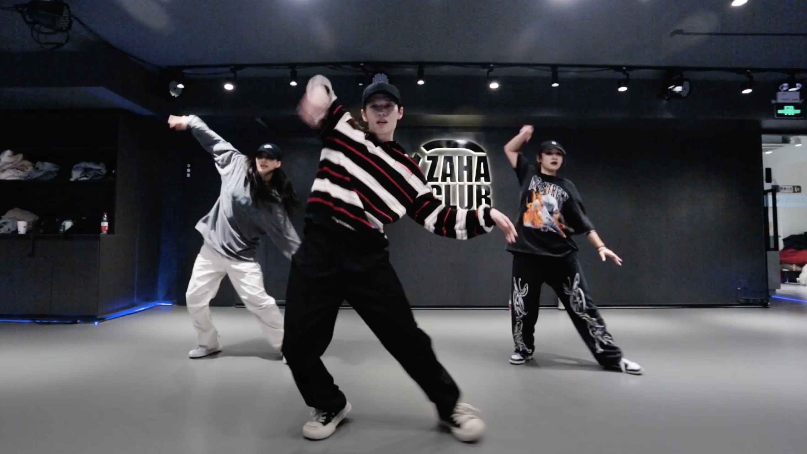 极度流畅!帅到心巴上的卡点帅哥街舞swap it out #urban