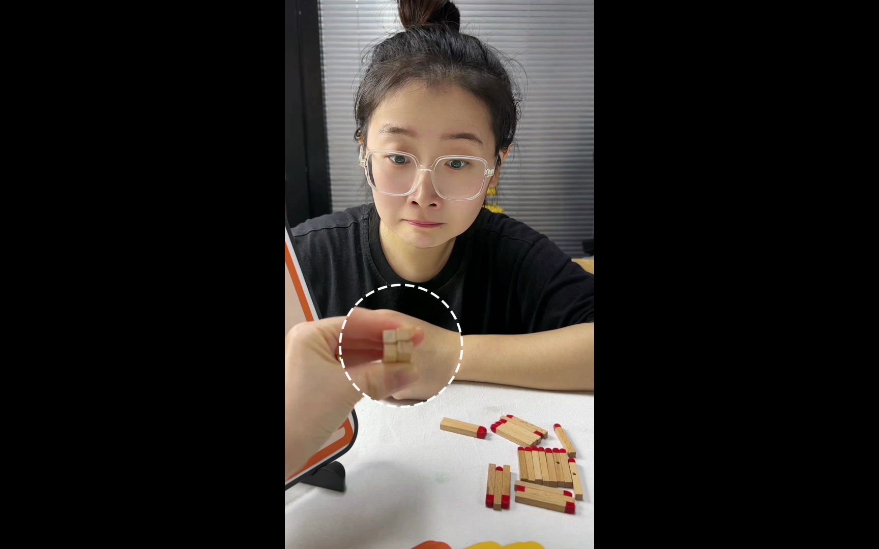 用4根火柴棒如何拼出"田"字?