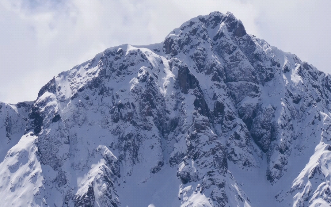 7815「我伫立在雪山之巅,俯瞰漫山胜色」7815