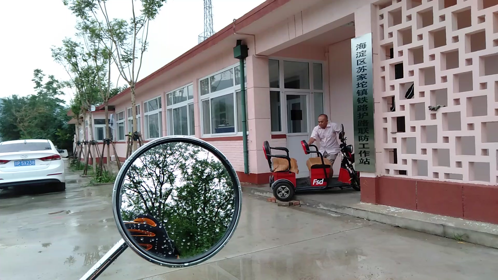 聂各庄站拍车被警告