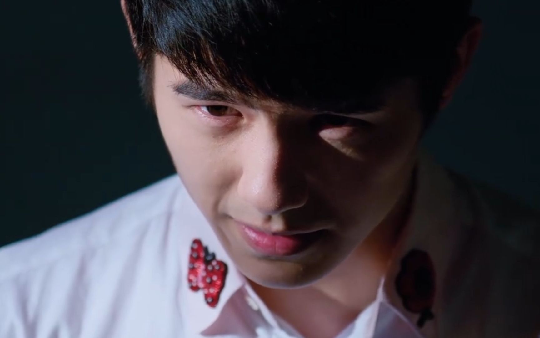 唐探3预告大反转!秦风邪魅一笑成幕后大boss,q是装傻充愣的他?