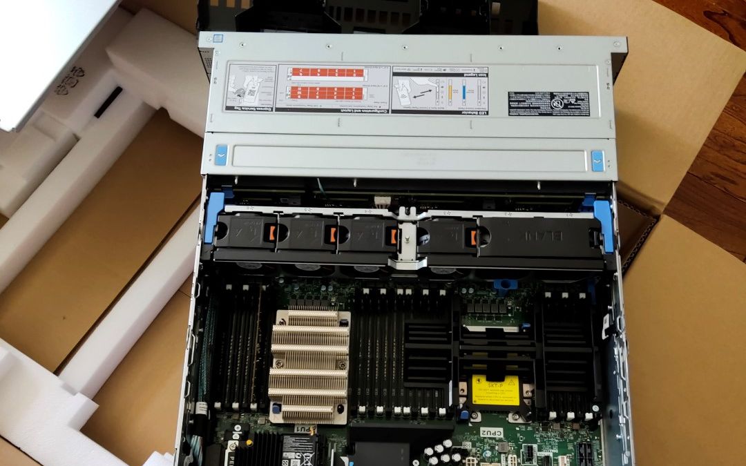 开箱一台2U服务器(Dell PowerEdge R740)~直升飞机起飞了么?