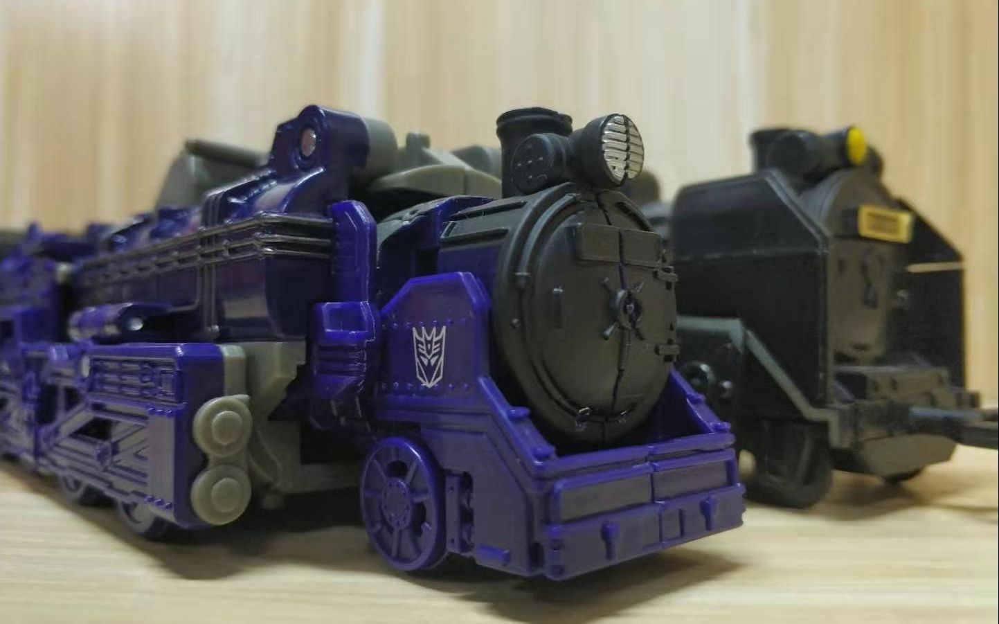 【变形金刚】围城 领袖级 大火车