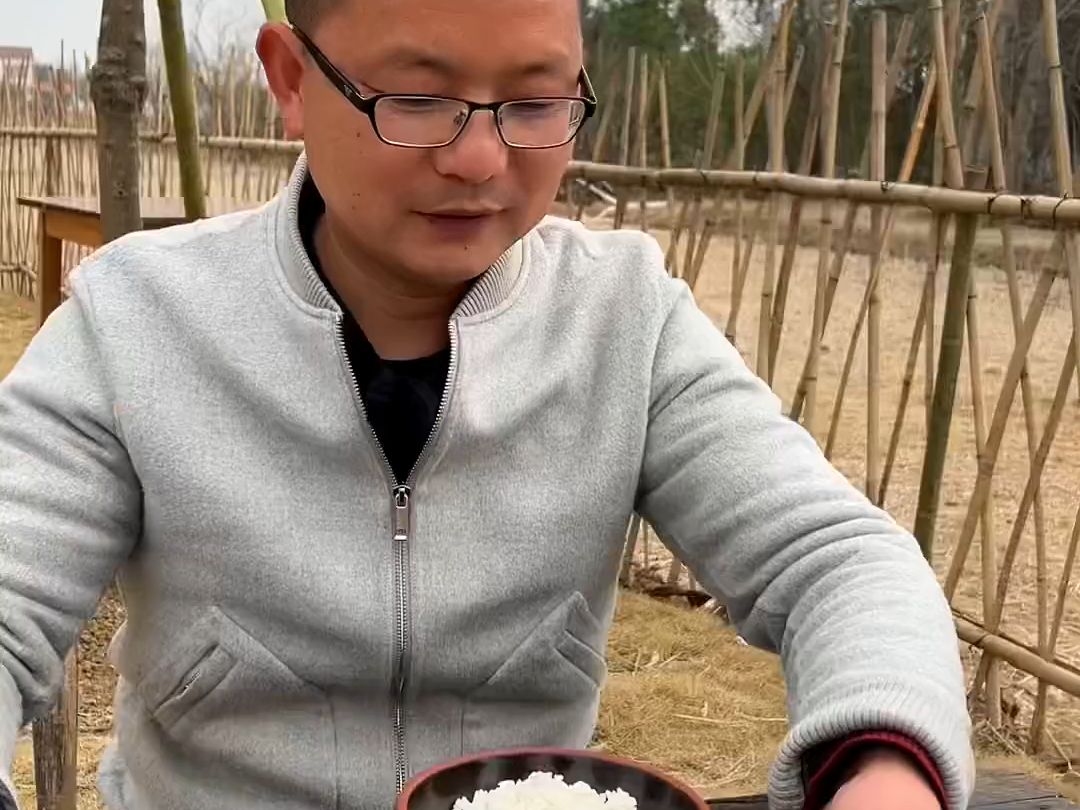 野腊菜大家吃过吗?田间地头到处都是,我们家每年都会弄很多,放点肉沫一起炒,别提有多香了!哔哩哔哩bilibili