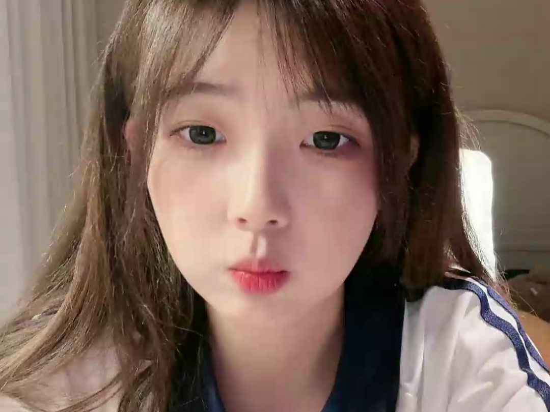 莹莹睡醒了_莹莹睡醒了正在直播_20240508_203534