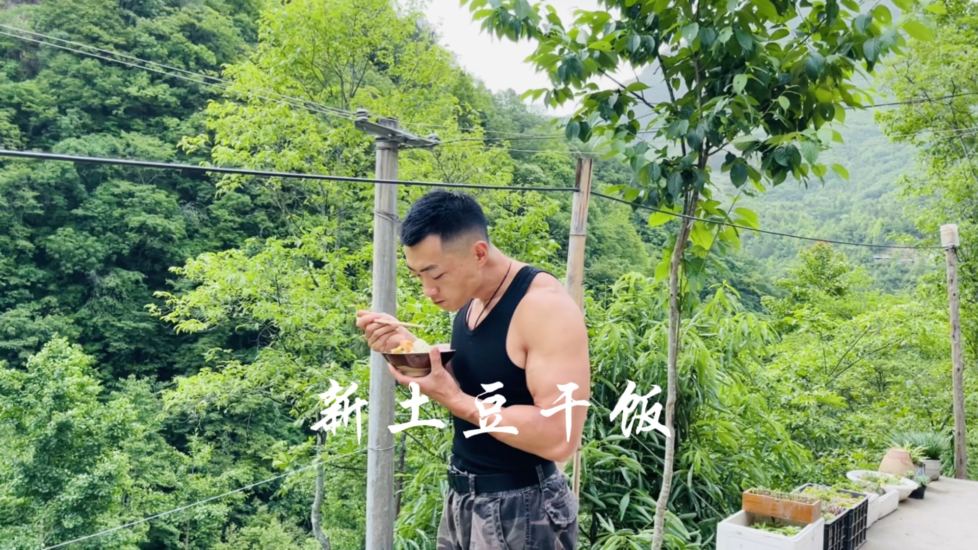 新土豆出来了,鲜哥帮大家尝尝鲜! #农村的味道 #新土豆 #农村土特产