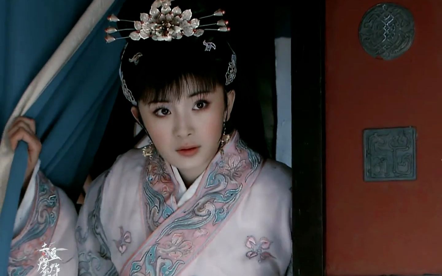 央视15年前自己制作的古装剧《王昭君》服化道竟然这么精致.首饰耳环