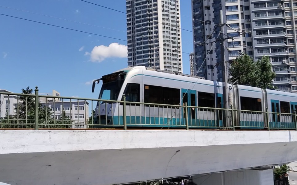 大连公交202路dl6wa型有轨电车黑石礁出站上桥实录