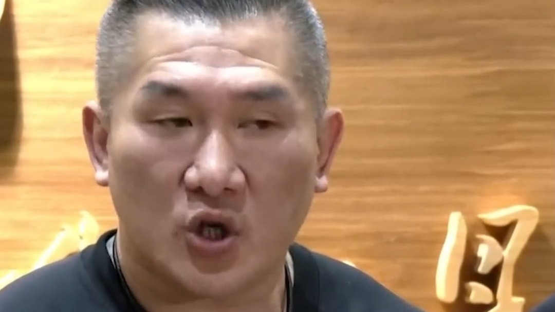 “民进党就是个骗子！”台湾网红“馆长”回台，呼吁大家亲自前往大陆旅游，戳破民进党的谎言