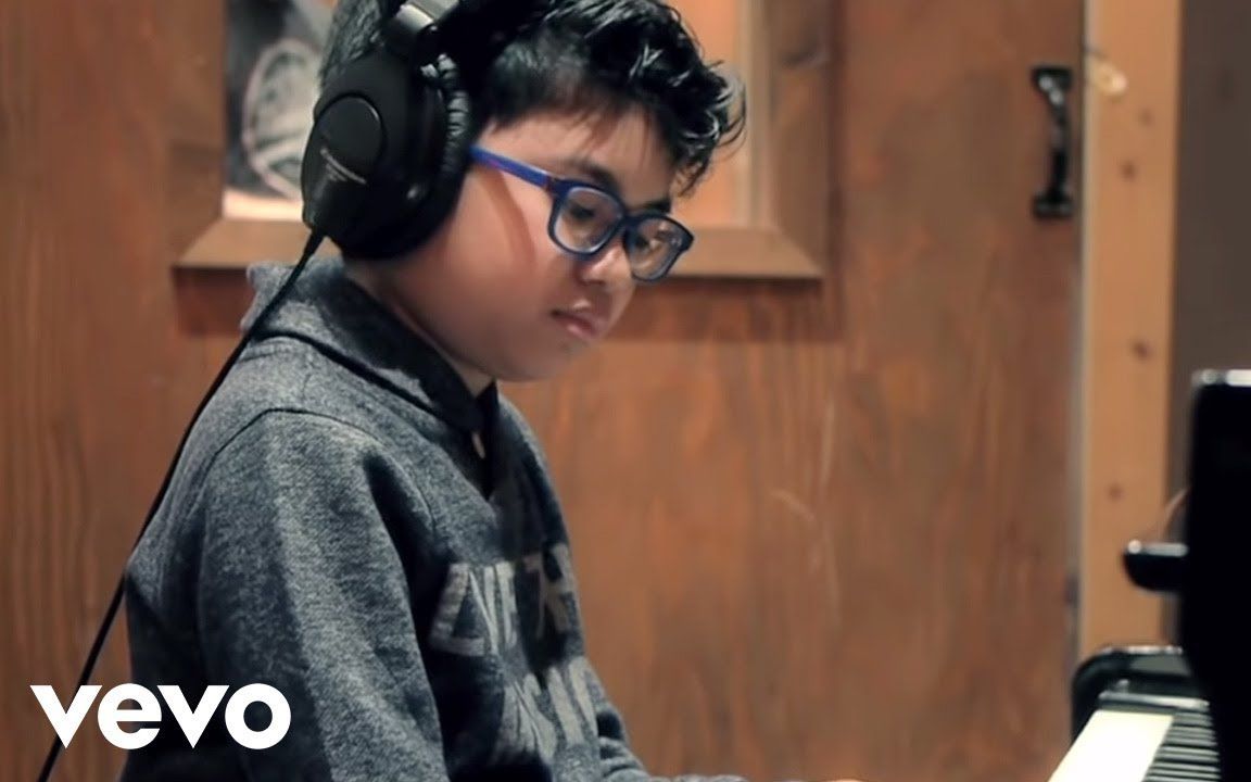 [图]《Giant Steps》-Joey Alexander 这小孩的钢琴弹得太好听了！！！！