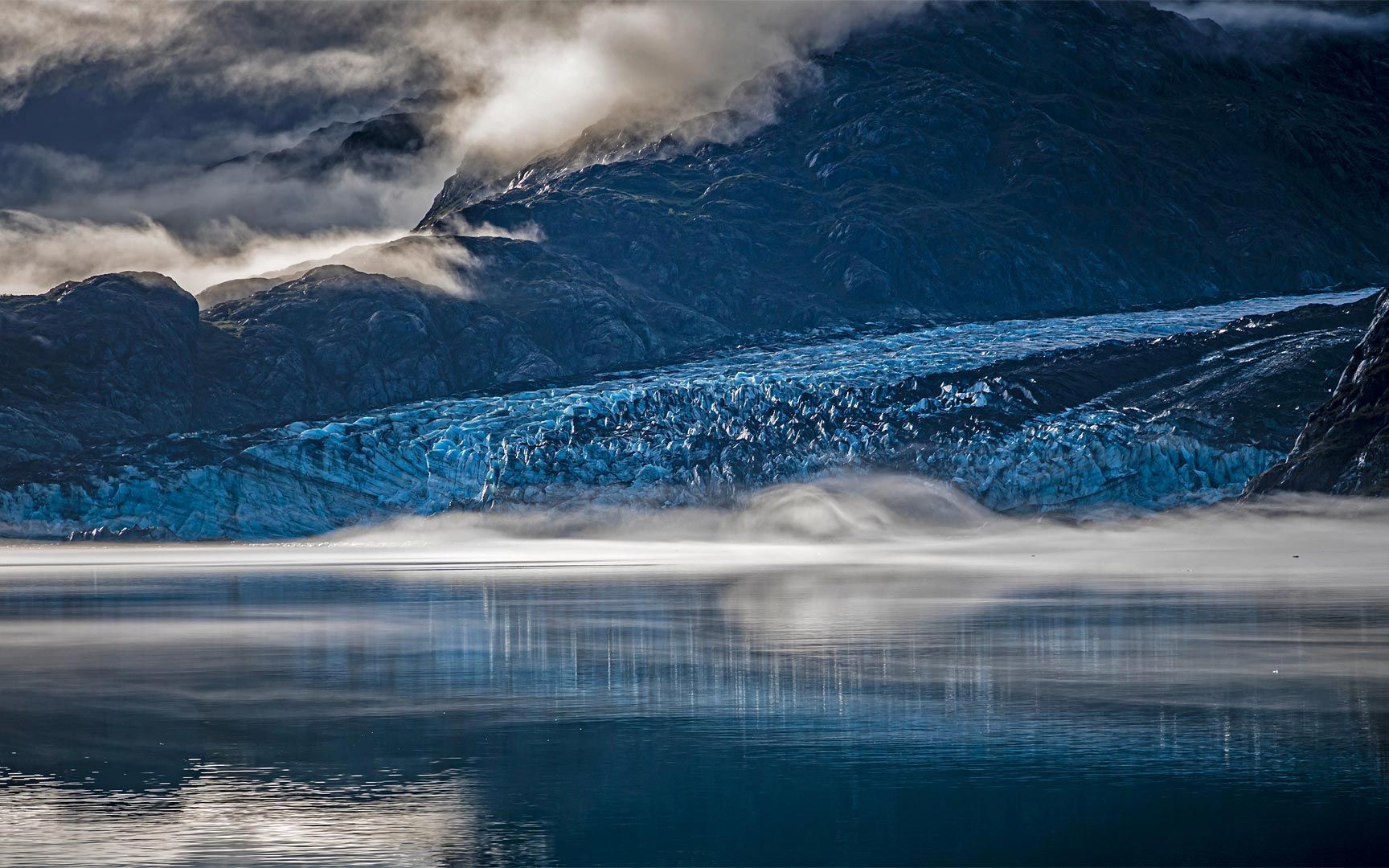古老的冰川与大海相遇的地方 | 冰川湾国家公园里的兰普鲁冰川,美国