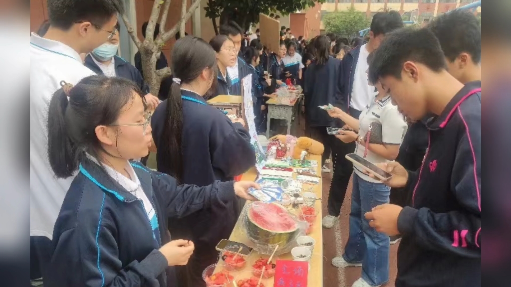 [图]“以爱之名，向光而行”小葵花义卖活动2-“西安因你而美”