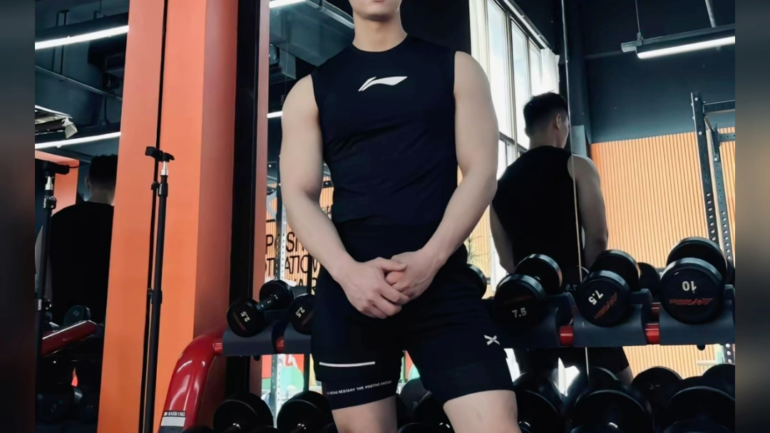 四舅怎么给我介绍的对象是健身教练,他让试试和男孩子恋爱,我挺尴尬