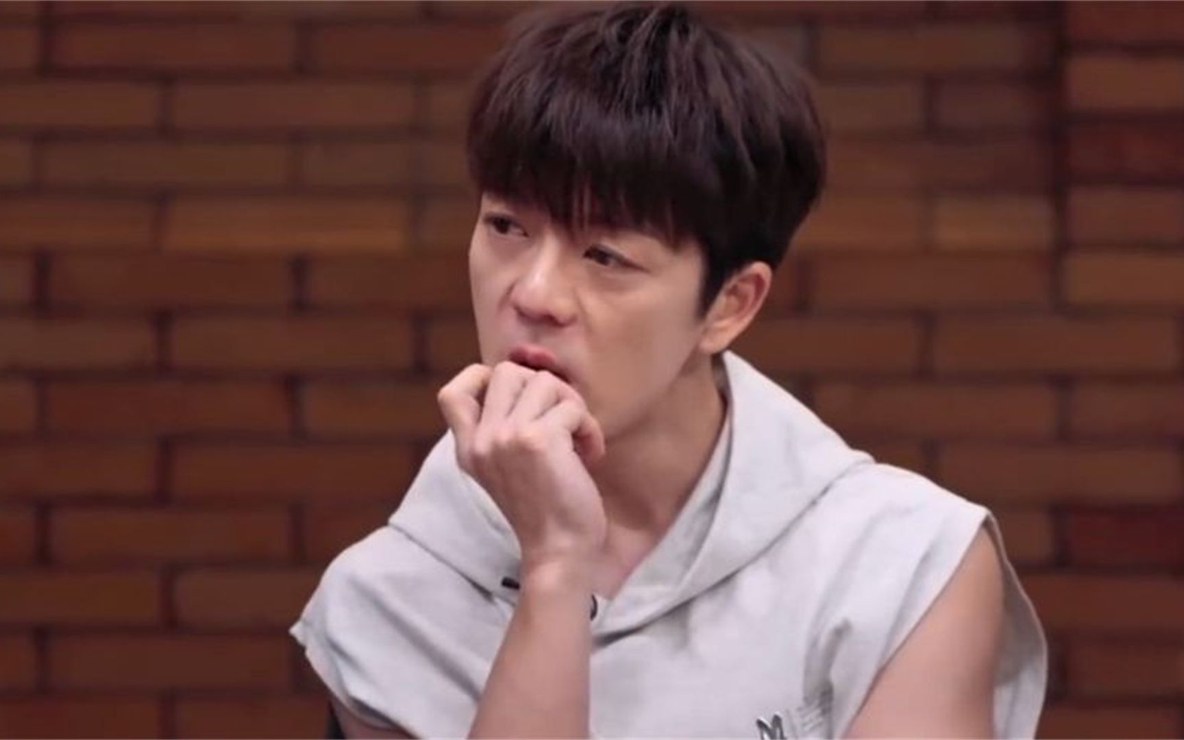 吴雅婷求王栎鑫放弃抚养权,注意看王栎鑫的反应,七位数抚养费!