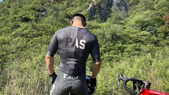 紧身骑行服帅哥,有你喜欢的一大包吗?