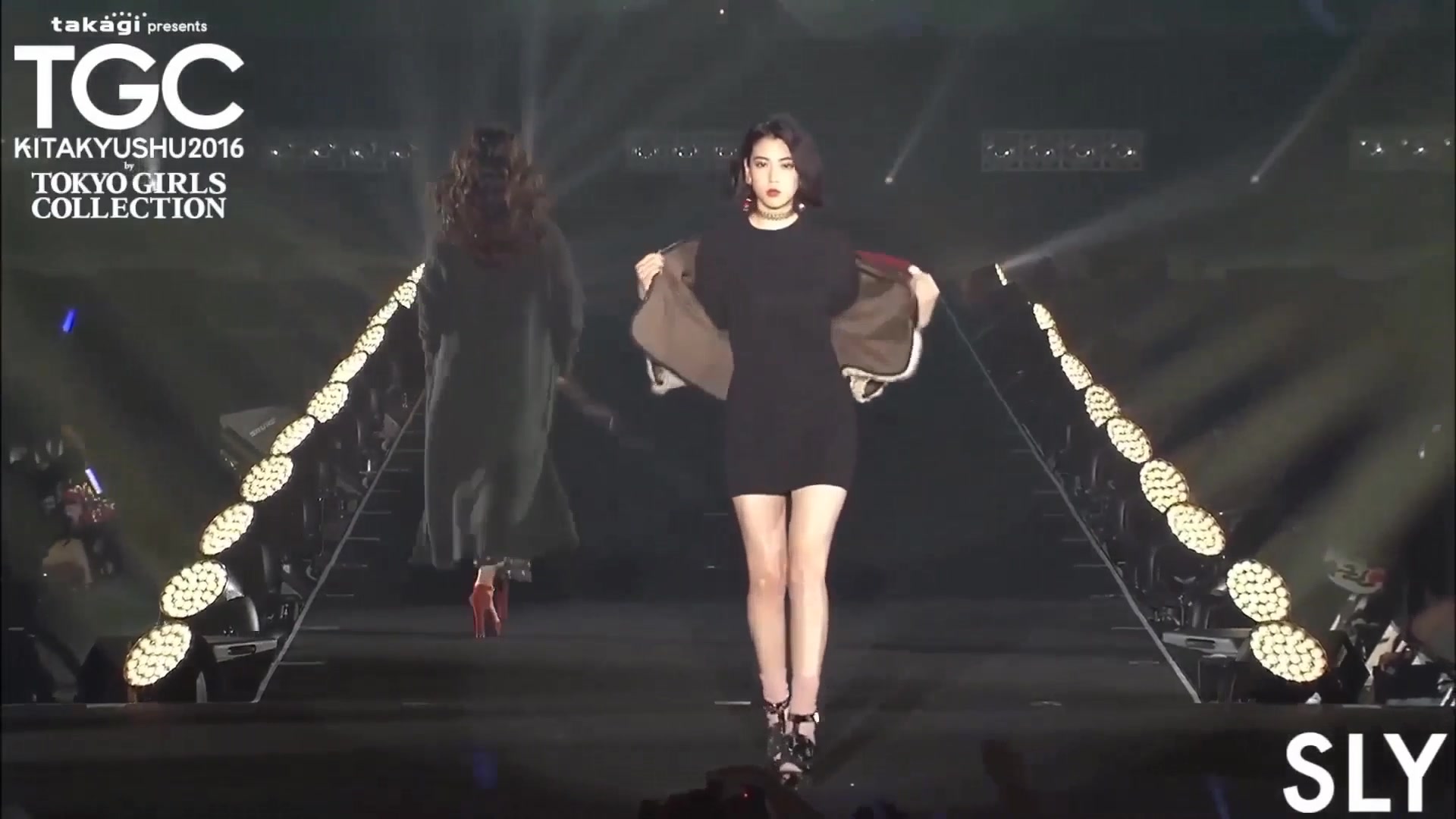 周杰伦mv三吉彩花t台合集可爱又迷人的反派角色