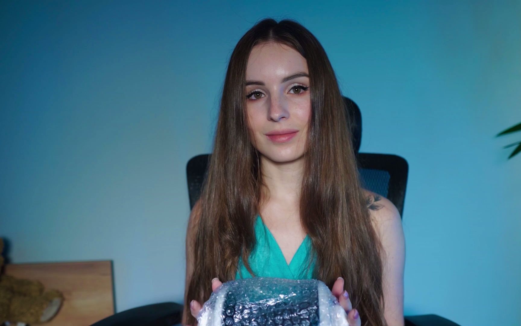 crinkly plastic tingles, buble wrap sounds