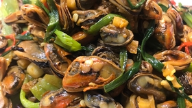 胡椒花甲煲 广东人最爱的吃法 一上桌胡椒汤都不剩 哔哩哔哩 つロ干杯 Bilibili