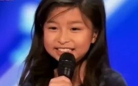 音乐现场#9岁巨肺小女孩#谭芷昀#开口跪#一曲我心永恒惊艳美女达人秀