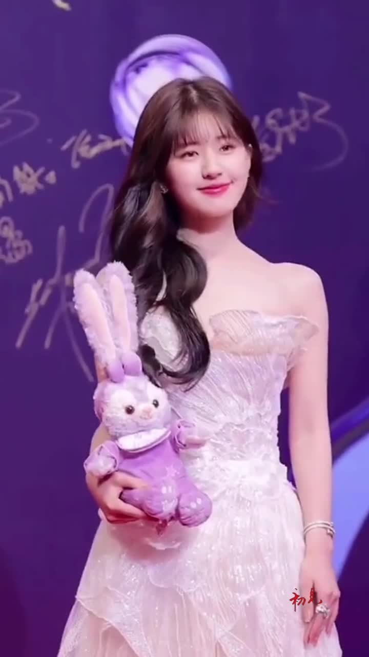 98年的赵露思,可爱又漂亮的女孩纸