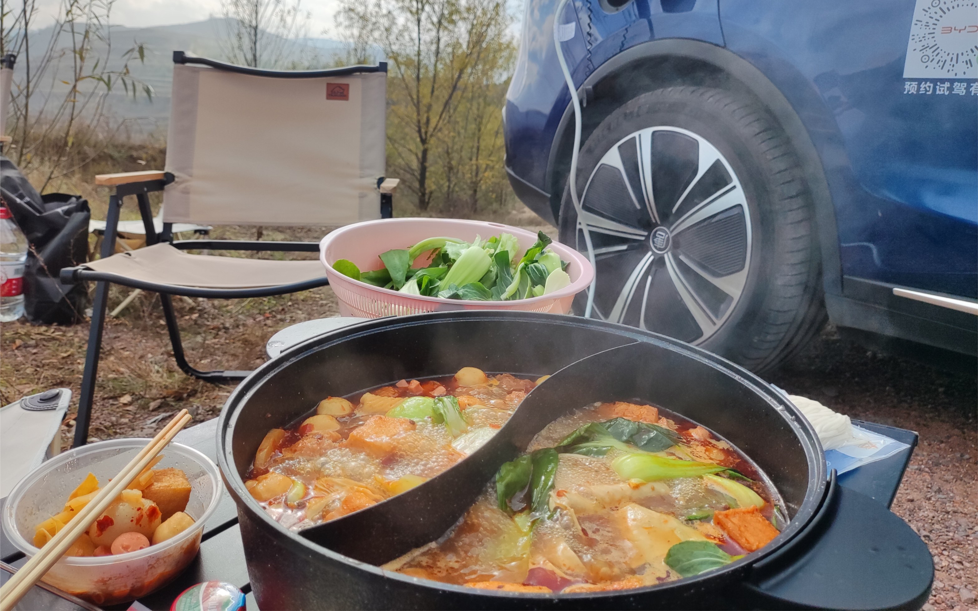 开着比亚迪唐ev去野外吃火锅,外放电功能确实香