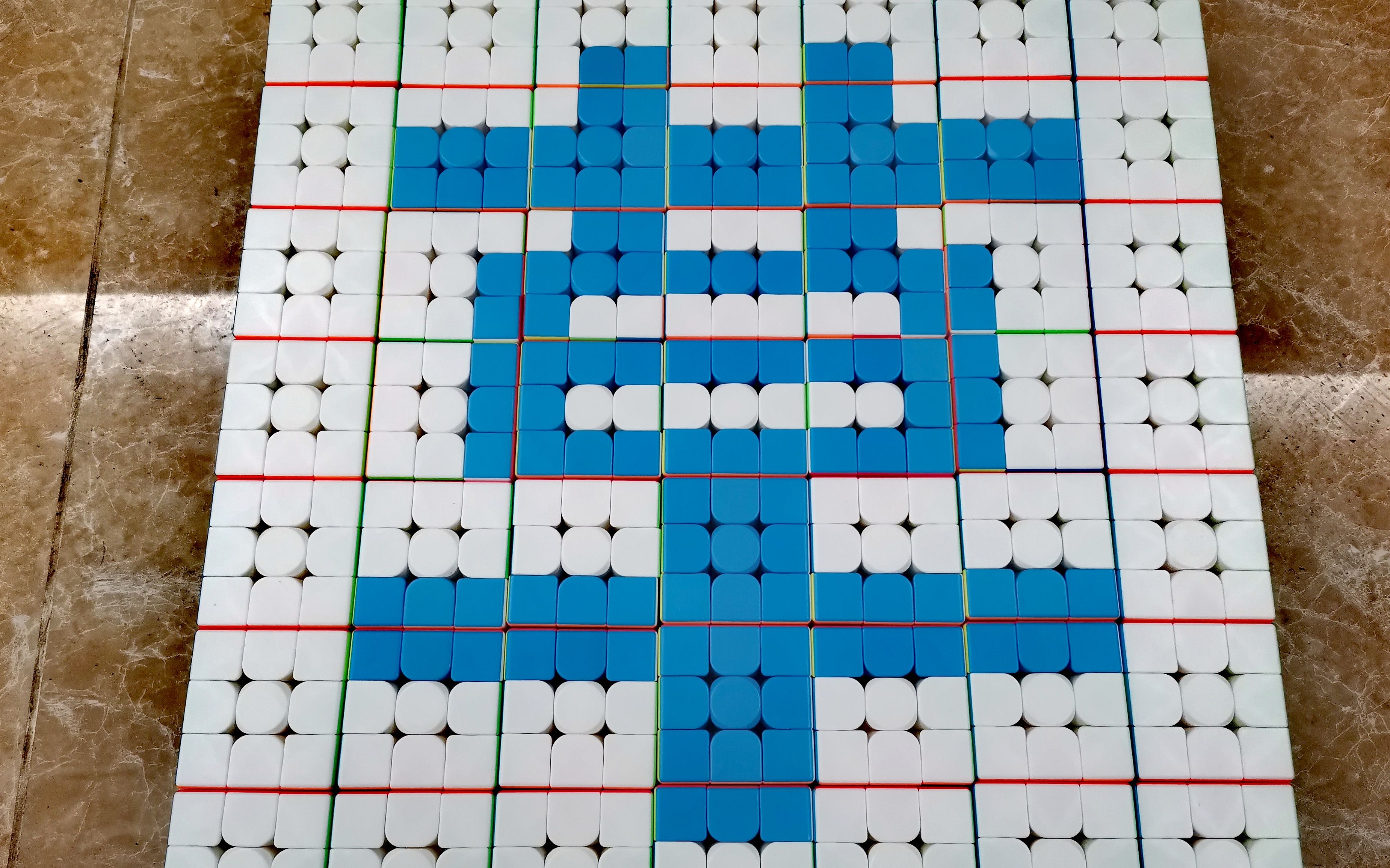 【魔方"营销号"】一外国小哥用117个魔方拼出一个汉字_哔哩哔哩 (゜