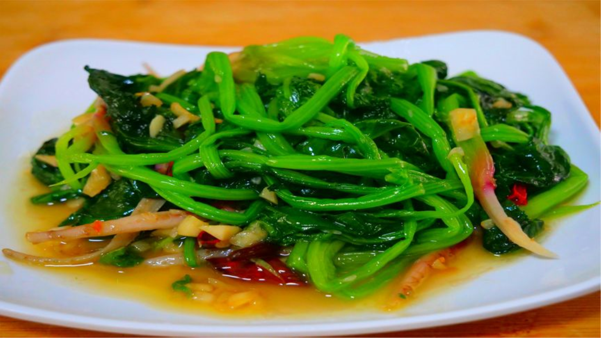 清炒菠菜到底要不要焯水?很多人第一步就错了,今天教你正确做法