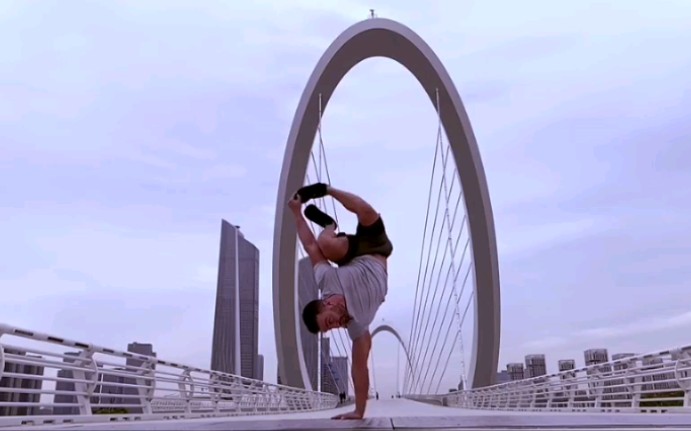 单手倒立俯卧撑