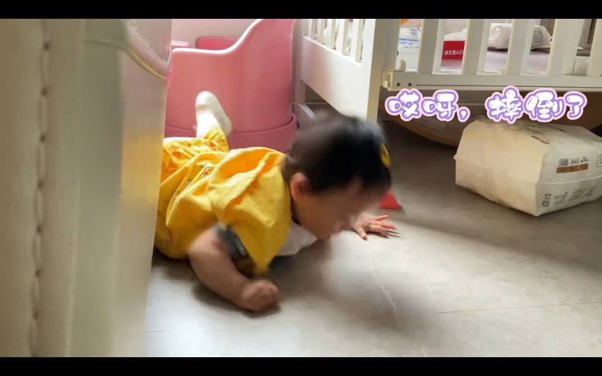 给大家表演一个平地摔吧