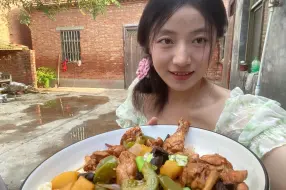 下载视频: 河南农村小妮揍的大盘鸡拌面香的嘞！！