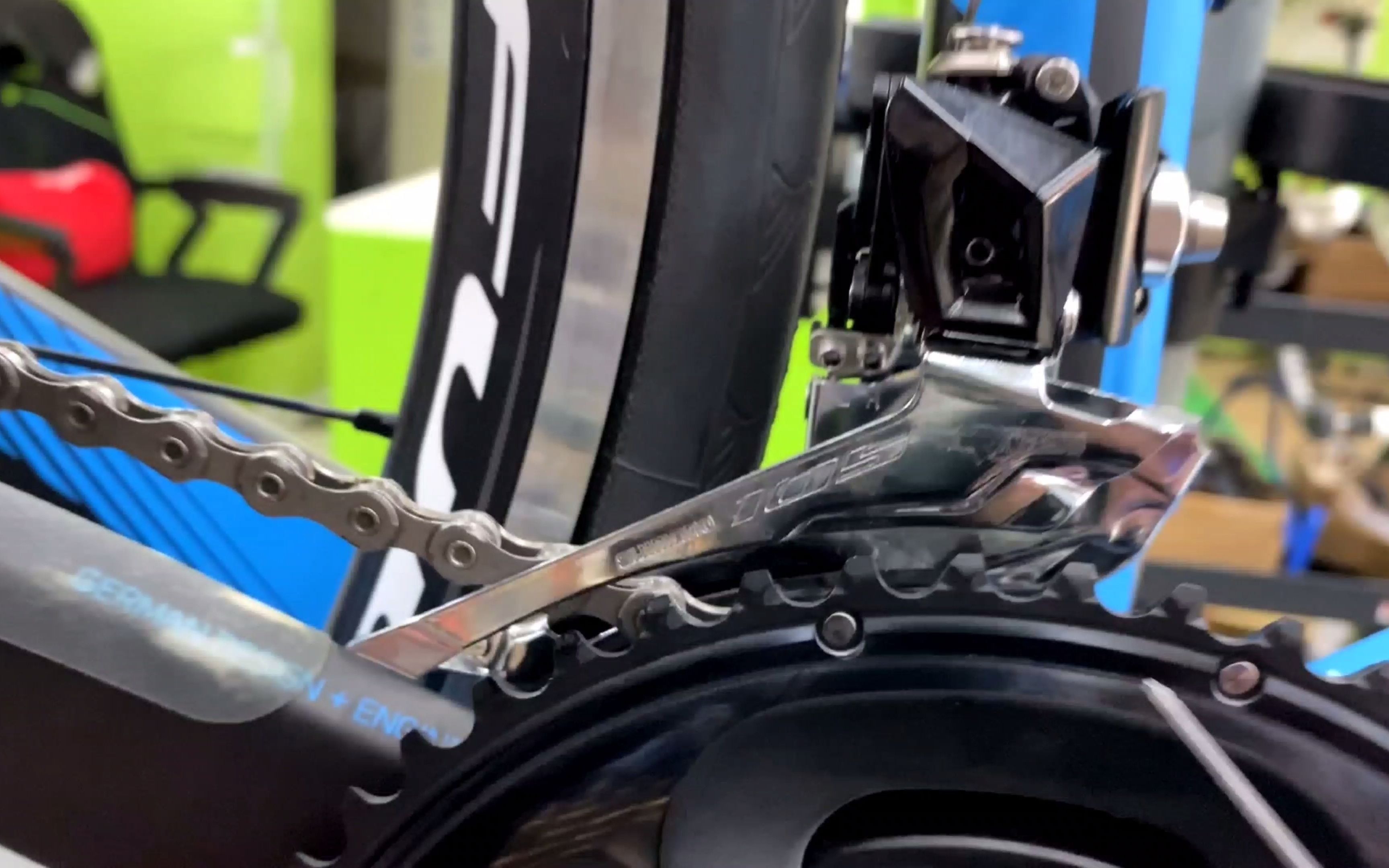 车店禧玛诺技师详细讲解公路车禧玛诺105r7000前拨调节教程