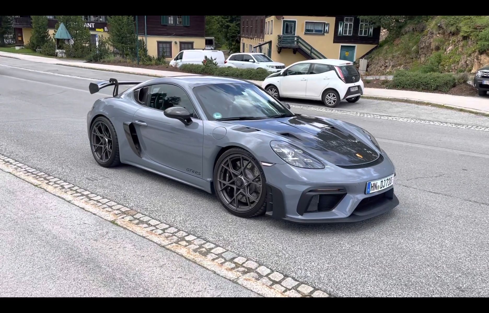 Porsche 718 Cayman GT4 RS exhaust sound!哔哩哔哩bilibili