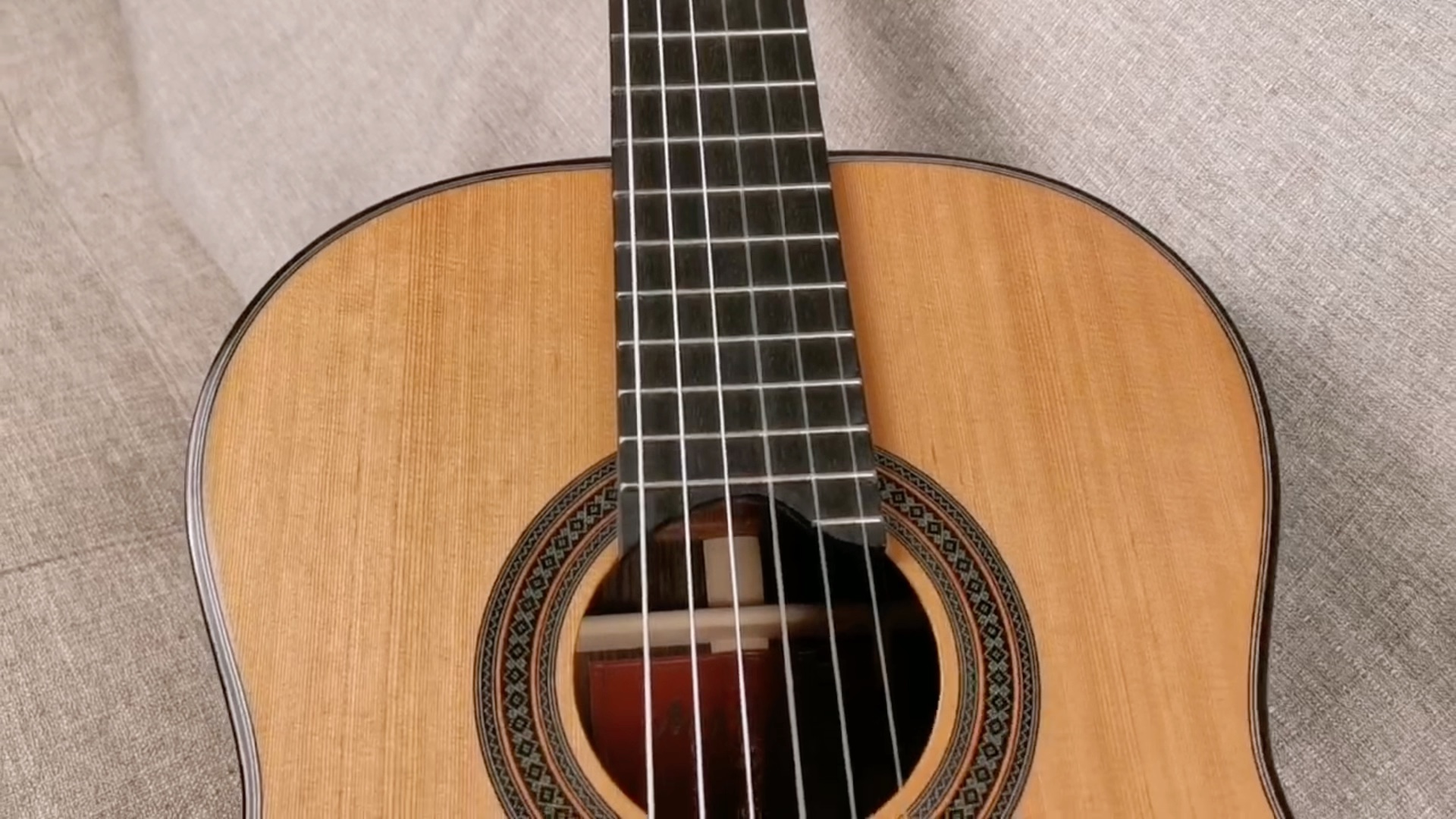 马丁尼mc128c,古典吉他捡漏.古典吉他推荐