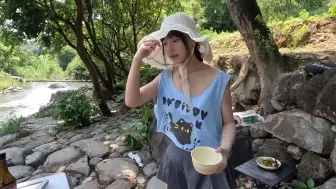 Descargar video: 粥粥山林间做饭体验之第七道菜，白灼虾。