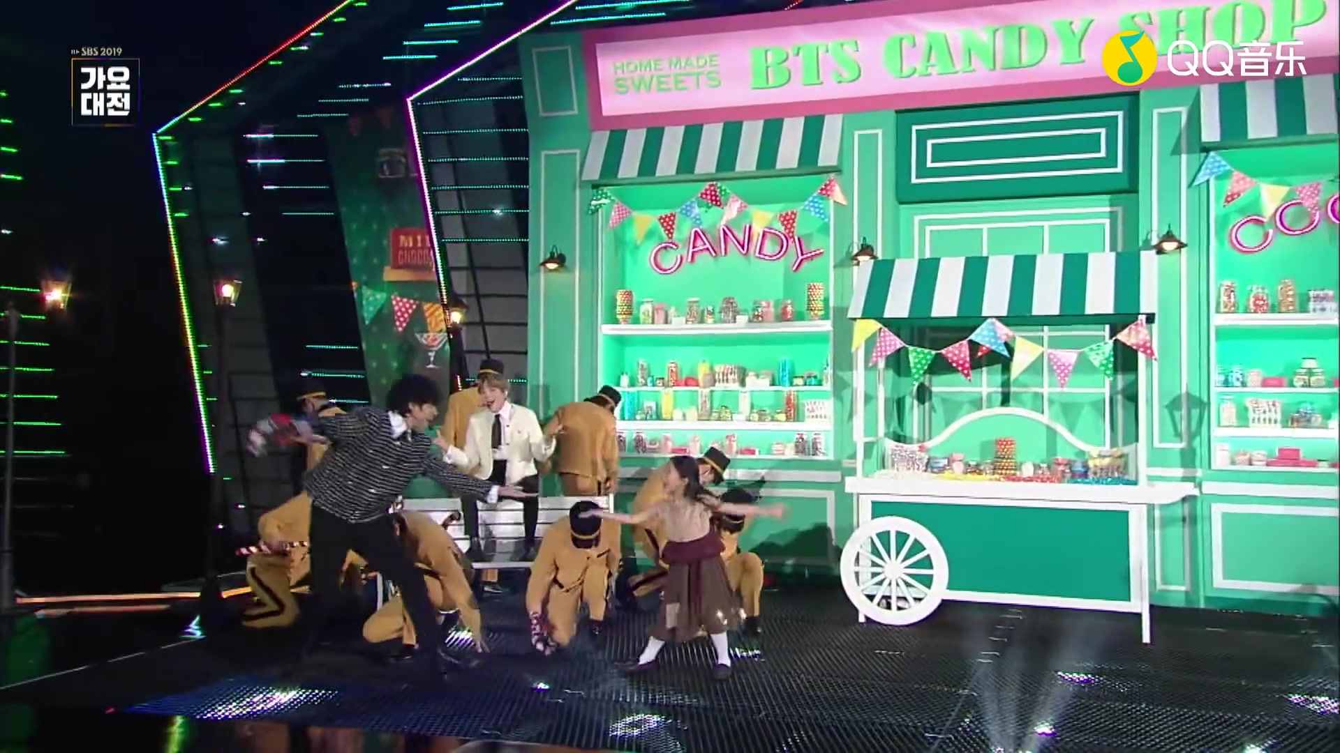 [图]BTS (防弹少年团)-Jingle Bell Rock + Oh Holy Night + Santa Claus Is Coming To Town + F