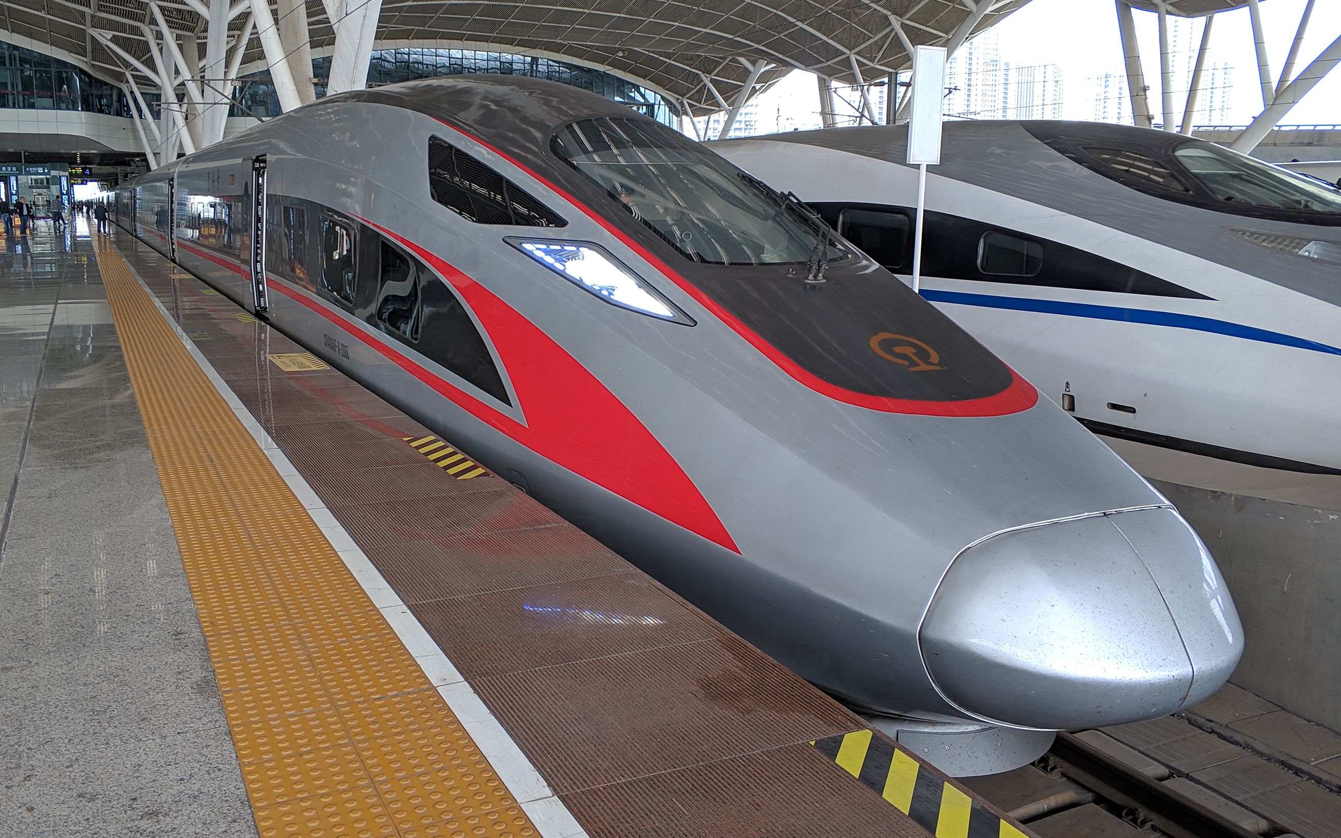 【中国铁路】长编组复兴号cr400af-a出站随拍_哔哩哔哩_bilibili