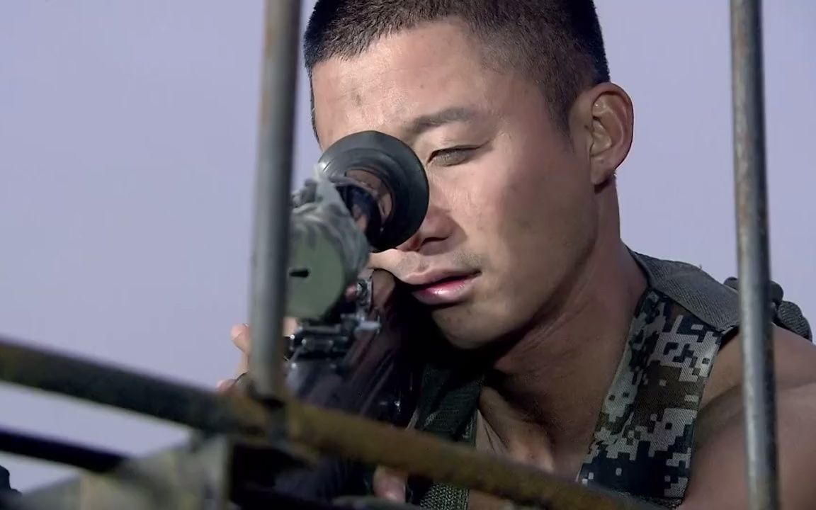 【特种兵】 只靠一人扭转局面,新兵何晨光狙掉了蓝方司令,荣获二等功!