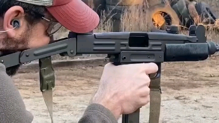 乌兹冲锋枪靶场全自动射击