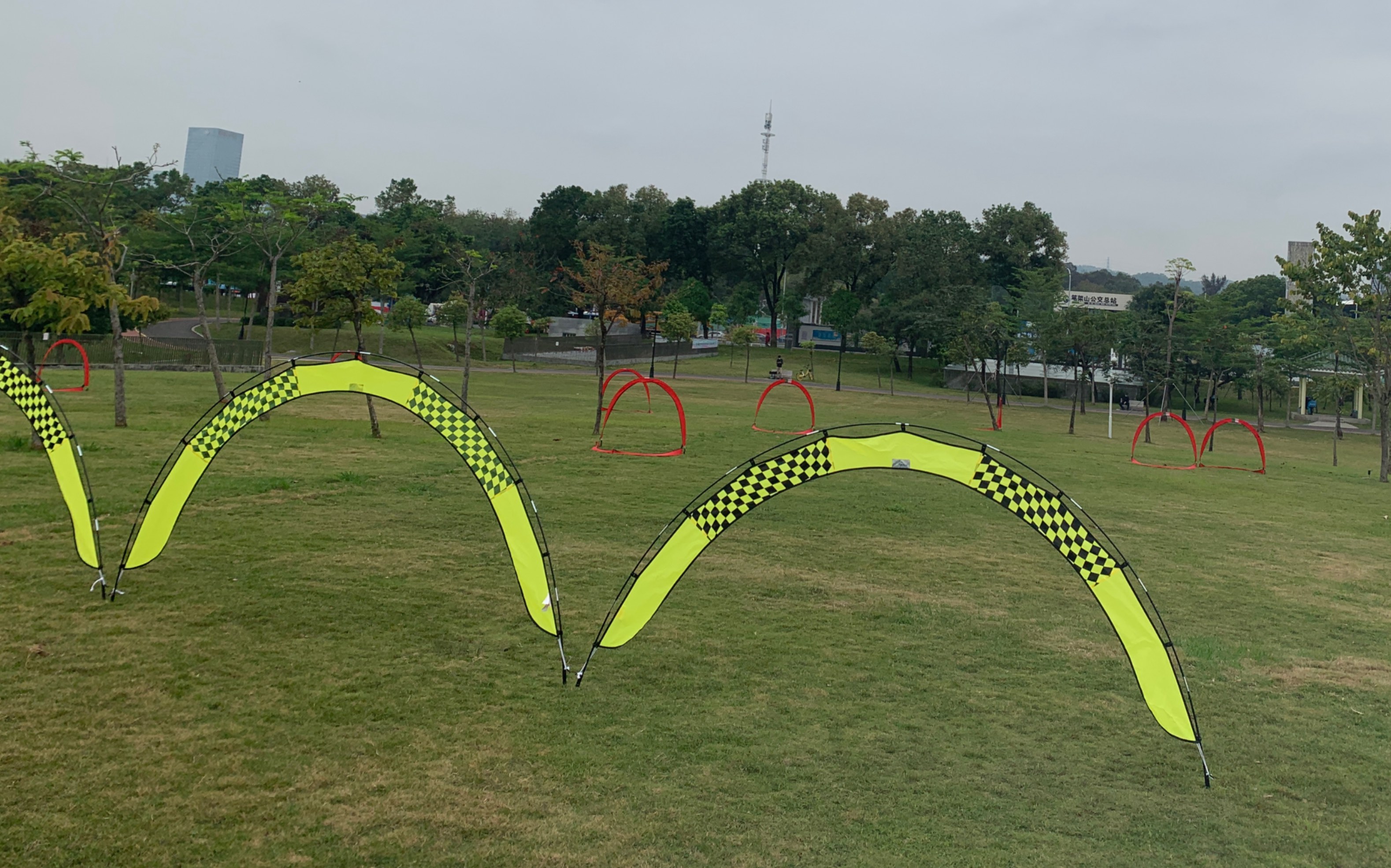 fpv穿越机深圳中心公园425俱乐部约飞飞过的门最多的一条赛道