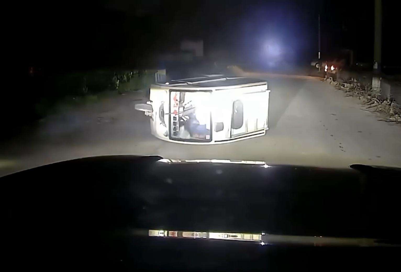 远光对峙，精神小伙被秒杀