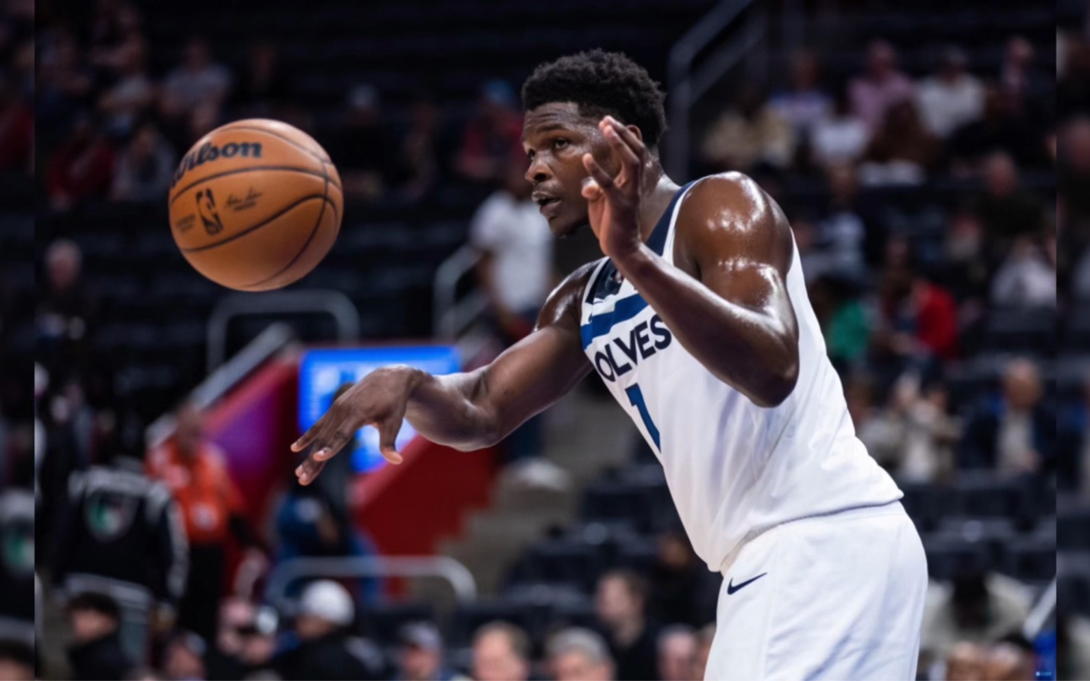 森林狼愣是把建队核心爱德华兹,用成了角色球员,真是在暴殄天物