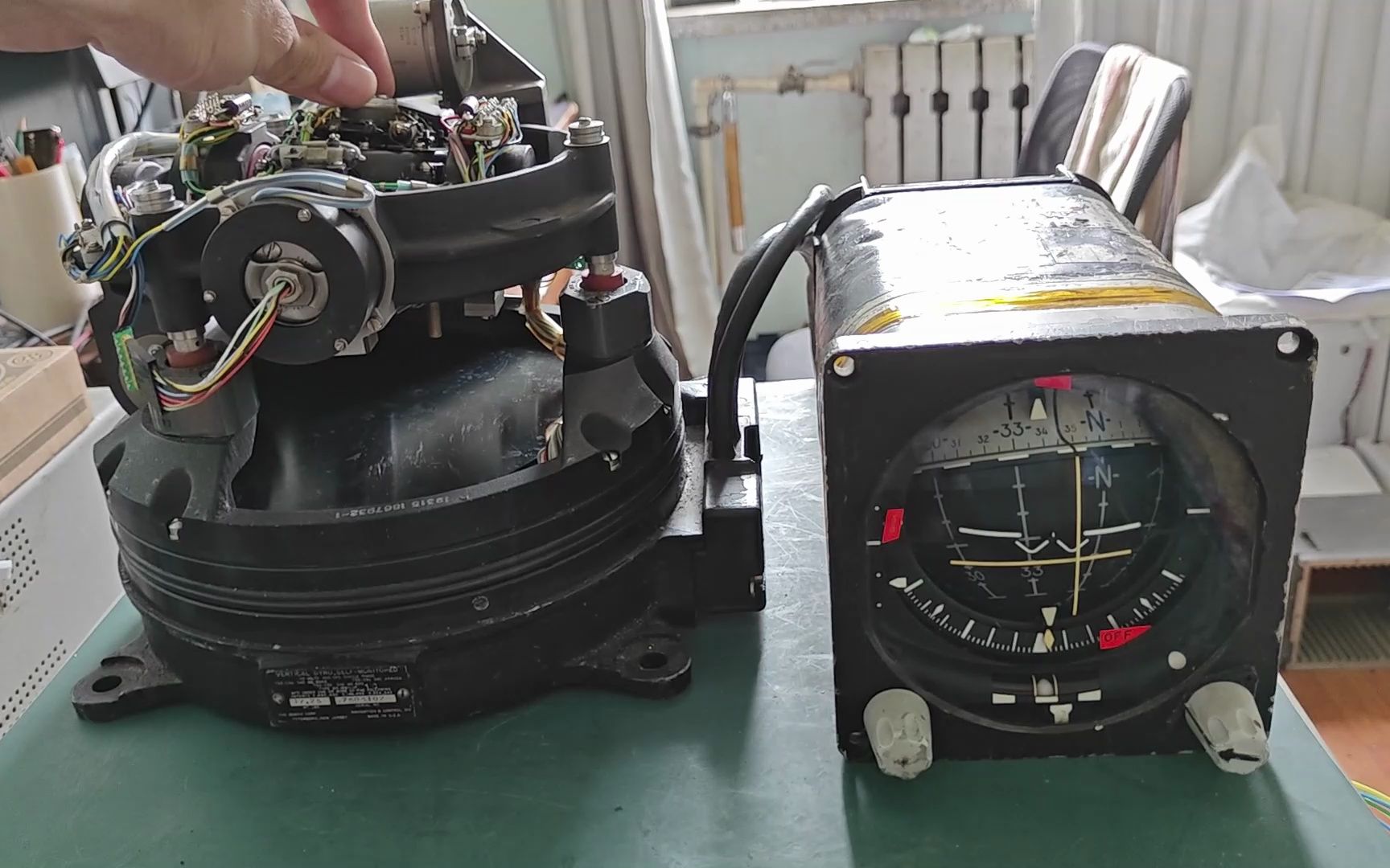 波音707客机上的垂直陀螺仪拆解驱动