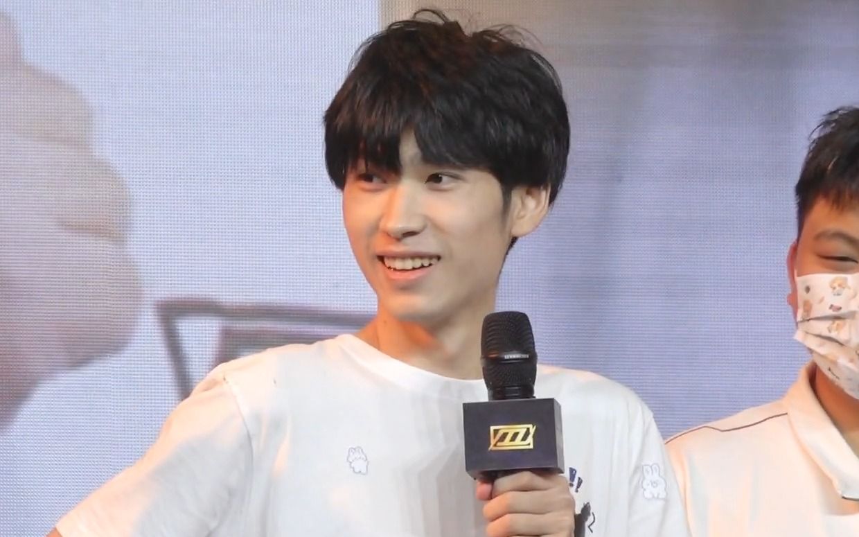 【dou5冠军之夜现场】祈颜送祝福:祝dou5越来越好